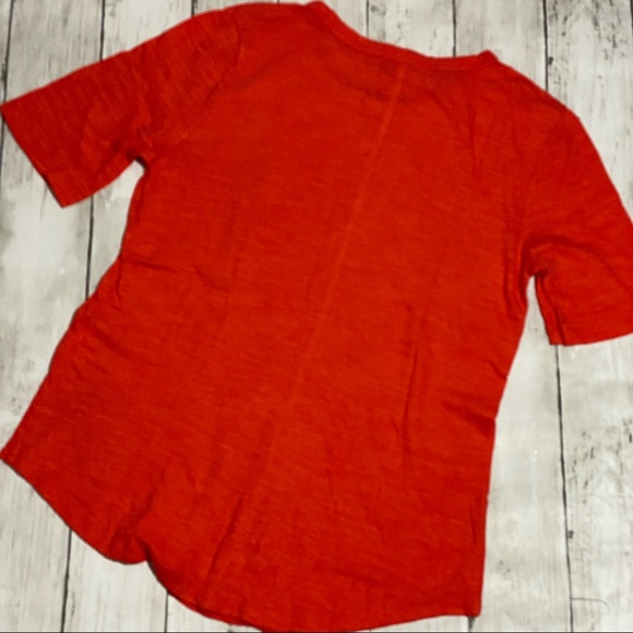 🛍️ 4/$20 Banana Republic T-shirt - Picture 3 of 4